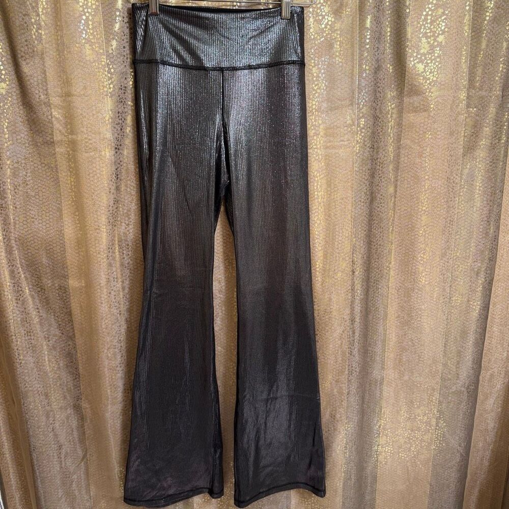 PINK Victorias Secret Foil Rib Sparkly Shimmer Relay Flare Leggings Med NWT